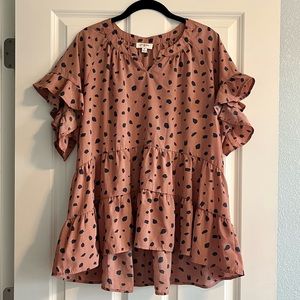 Like New Mint Julep Boutique Pink & Navy Spotted Top